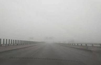 高速公路能見度監(jiān)測站為交通安全提供數(shù)據(jù)支撐