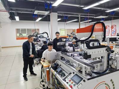 智能控制學(xué)院黨總支書記一行赴常熟市現(xiàn)代產(chǎn)業(yè)技能實(shí)訓(xùn)中心學(xué)習(xí)考察工業(yè)控制計(jì)算機(jī)及系統(tǒng)制造